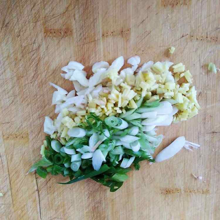 柿子椒炒肉片步骤2