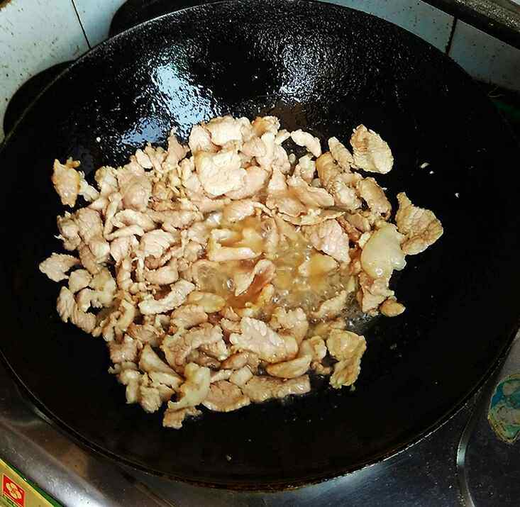 柿子椒炒肉片步骤4
