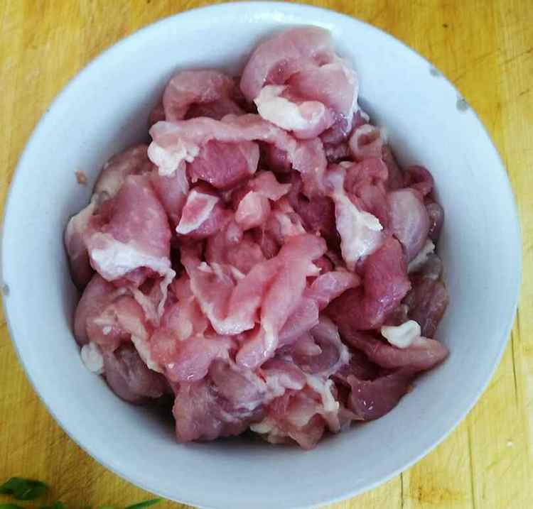 柿子椒炒肉片步骤3