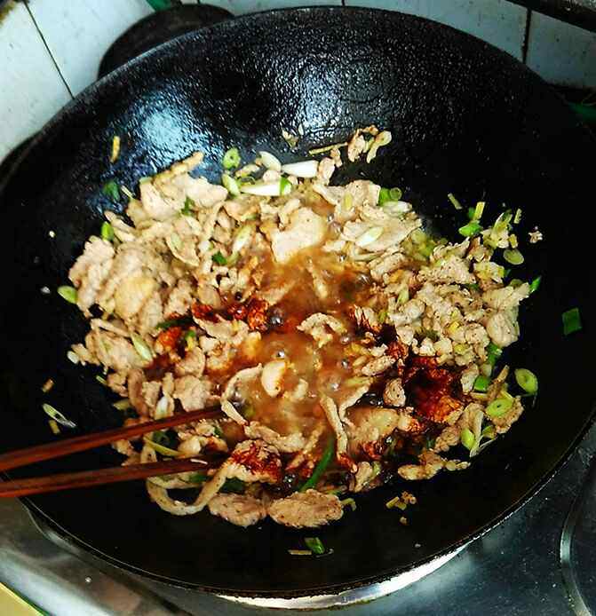 柿子椒炒肉片步骤6