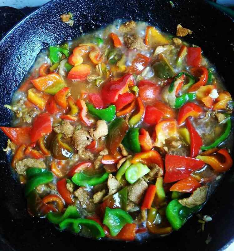 柿子椒炒肉片步骤9