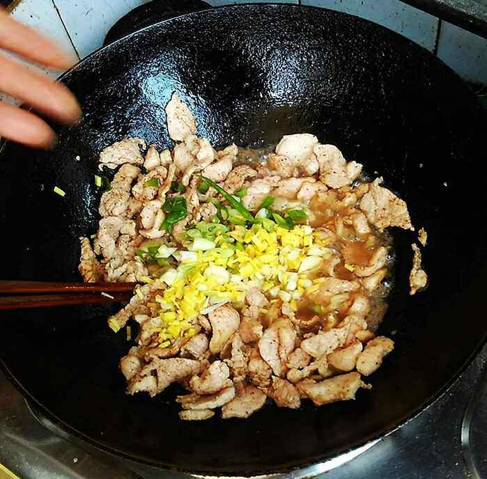柿子椒炒肉片步骤5