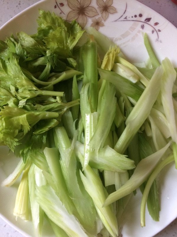 芹菜炒牛肉步骤2