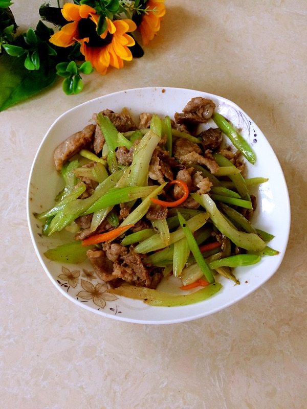 芹菜炒牛肉步骤9