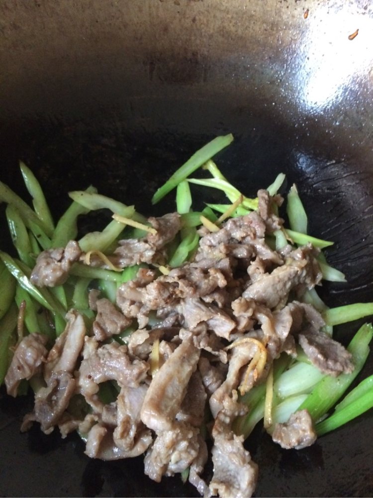 芹菜炒牛肉步骤7