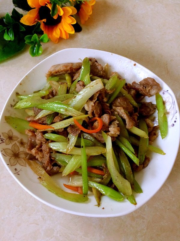 芹菜炒牛肉步骤10