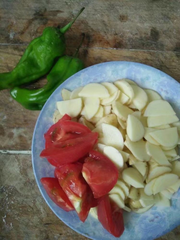 西红柿炒土豆片步骤3