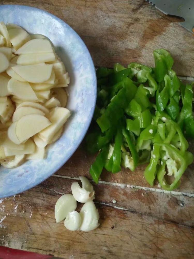 西红柿炒土豆片步骤2