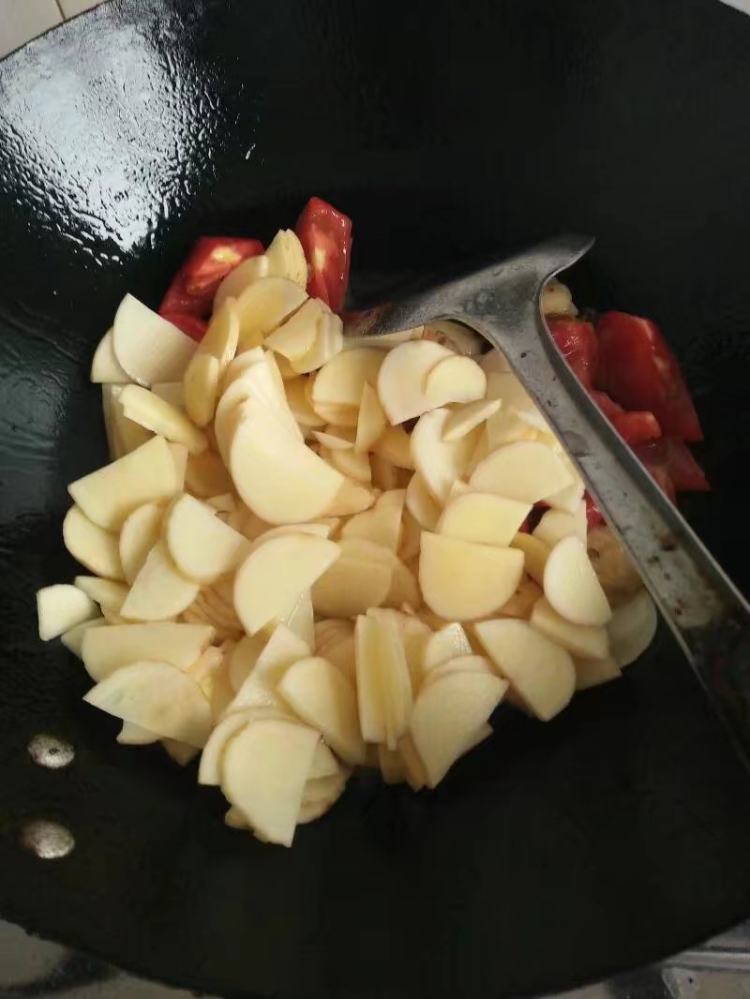 西红柿炒土豆片步骤4