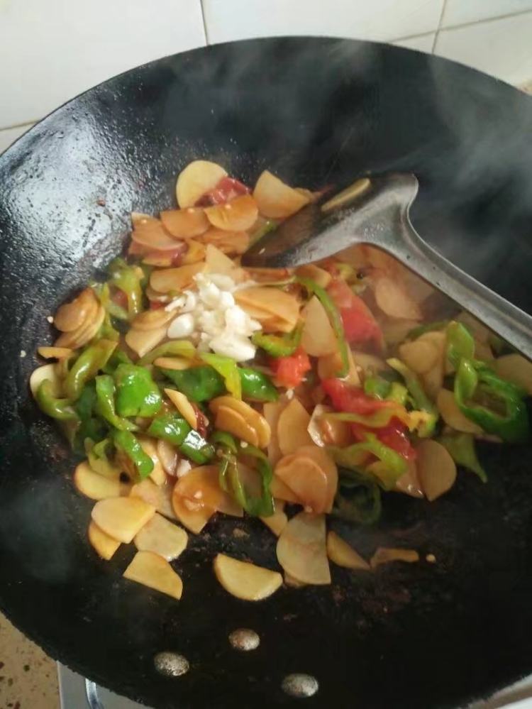 西红柿炒土豆片步骤6