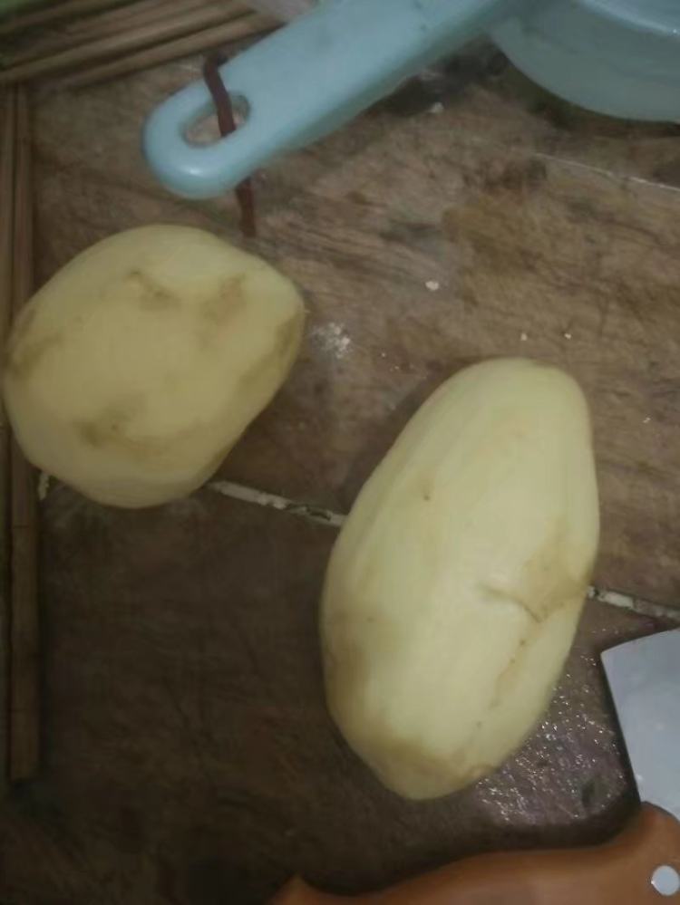 土豆炒鸡步骤1