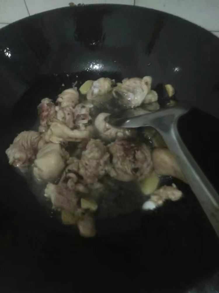 土豆炒鸡步骤5