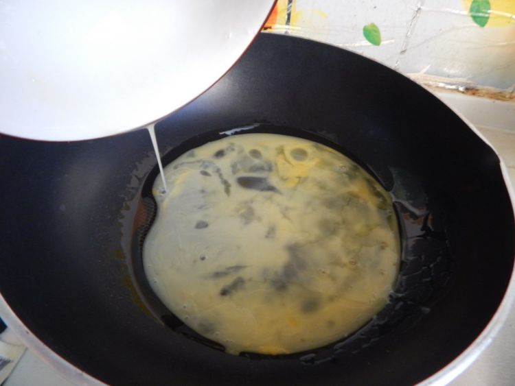 茭白炒鸡蛋清步骤4