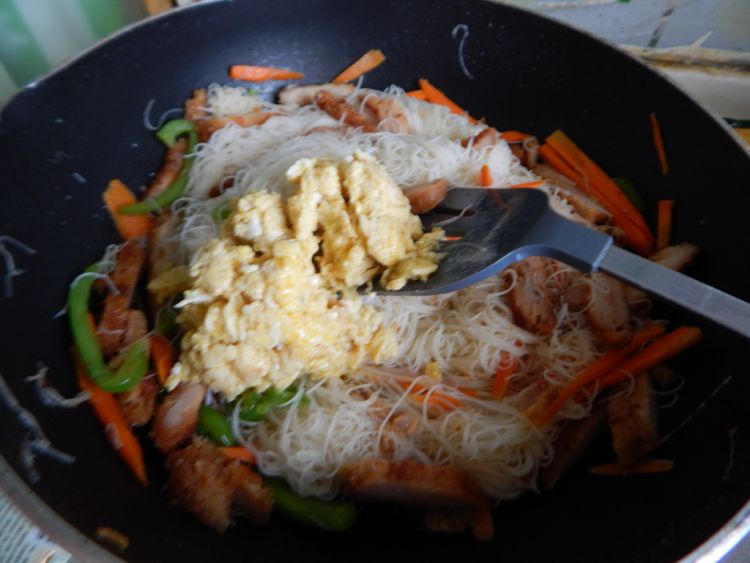 鸡排炒米粉步骤8