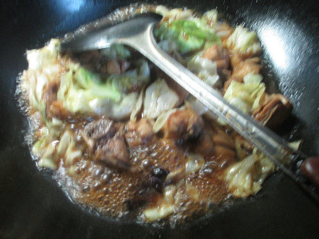 圆白菜炒鸡块步骤6