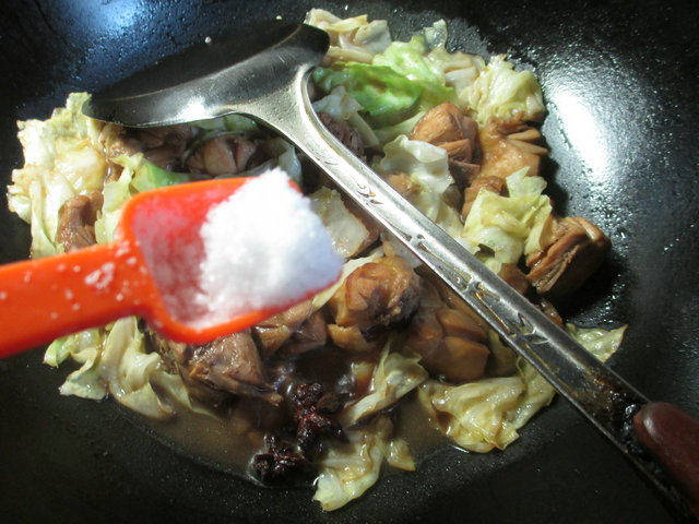 圆白菜炒鸡块步骤7