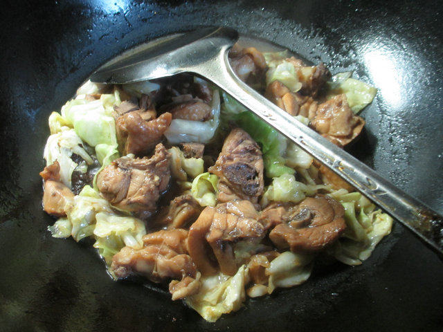 圆白菜炒鸡块步骤8
