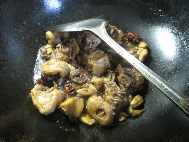 圆白菜炒鸡块步骤4