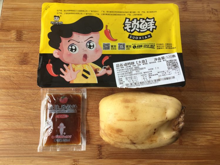 鸭脖炒藕丁步骤1