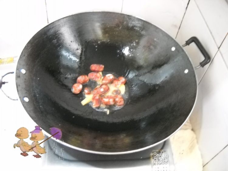 苦瓜炒香肠步骤3