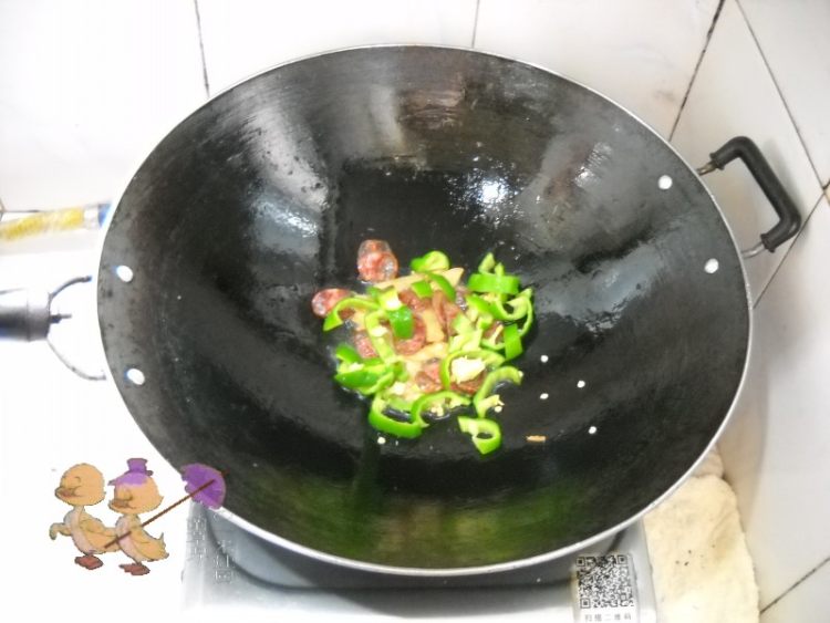 苦瓜炒香肠步骤4