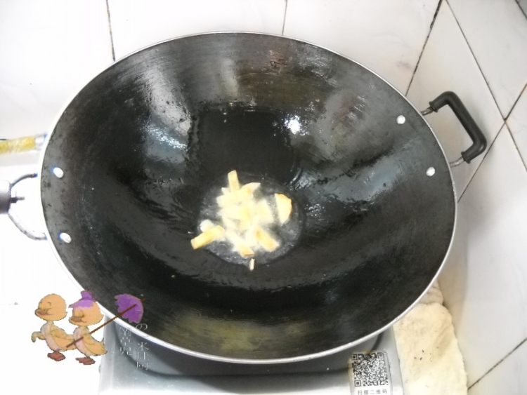 苦瓜炒香肠步骤2