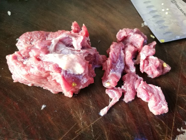 酸豆角炒牛肉末步骤4