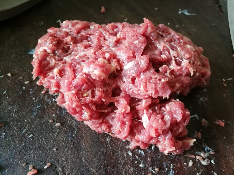 酸豆角炒牛肉末步骤5