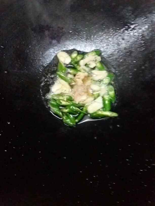 辣椒腐乳炒通菜步骤3