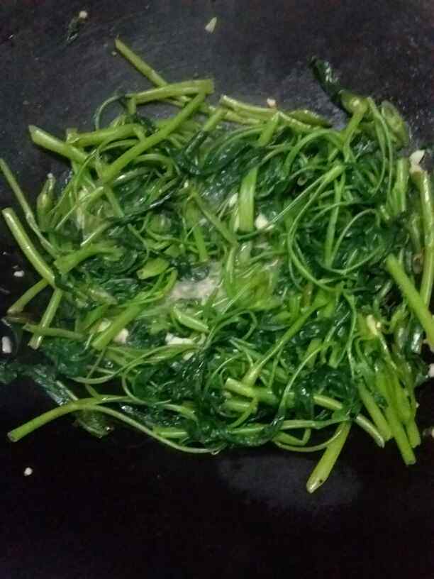 辣椒腐乳炒通菜步骤6