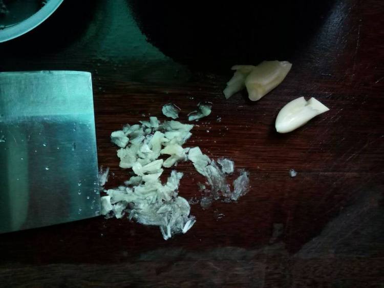 橄榄菜拌长豆步骤2