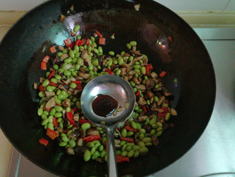毛豆香菇炒鸭丁步骤5