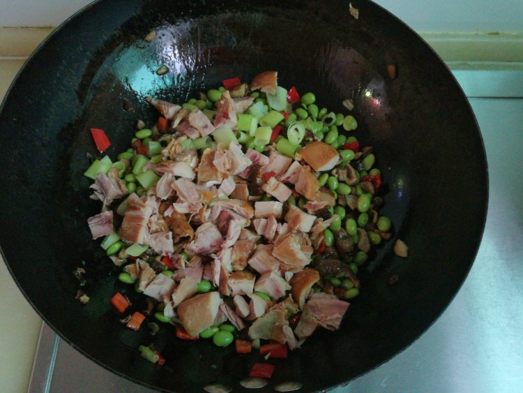 毛豆香菇炒鸭丁步骤6