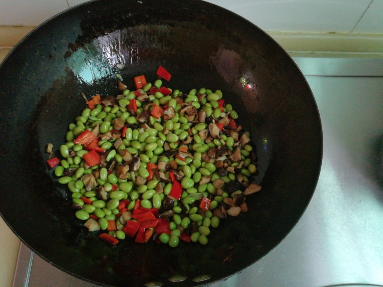 毛豆香菇炒鸭丁步骤4