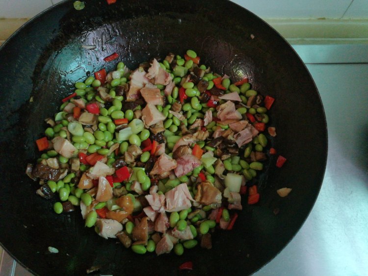 毛豆香菇炒鸭丁步骤7