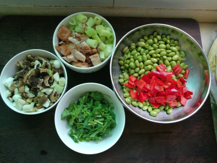 毛豆香菇炒鸭丁步骤1