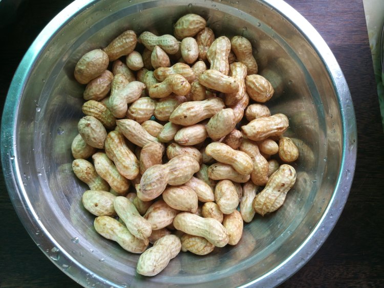 风味卤花生步骤1