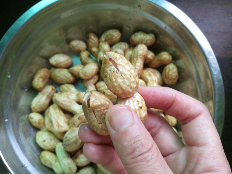 风味卤花生步骤2