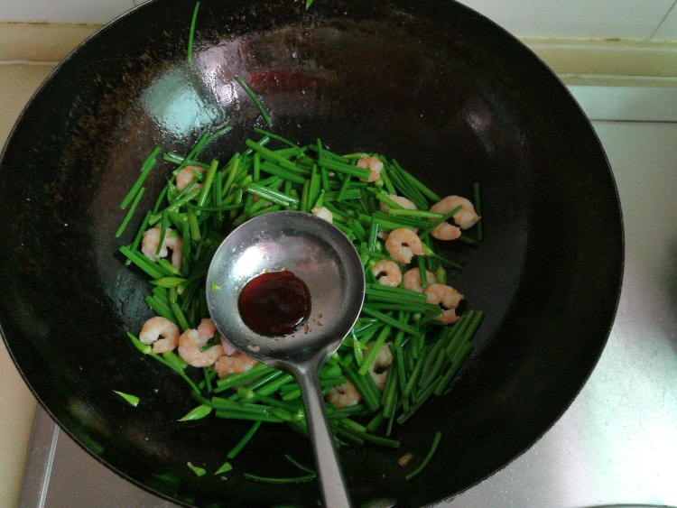 韭苔虾仁步骤7