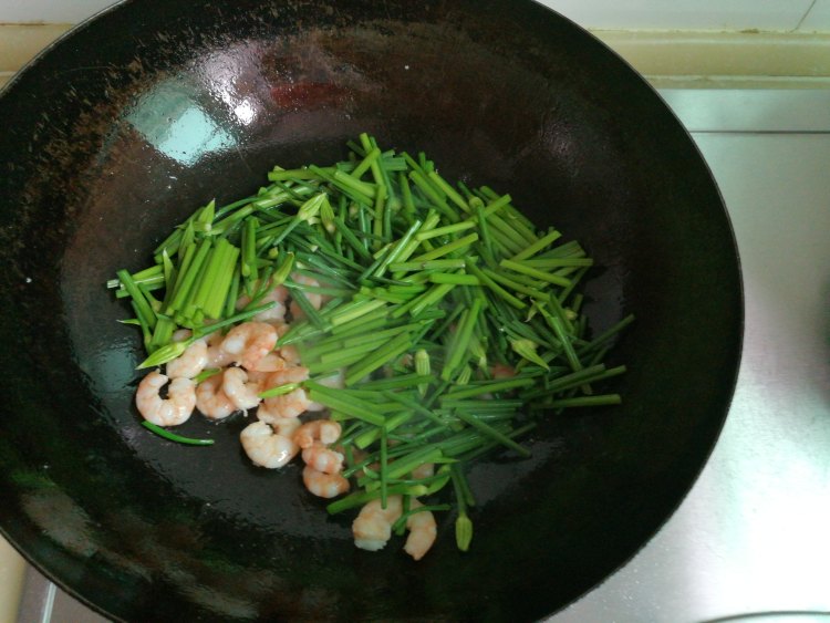 韭苔虾仁步骤5