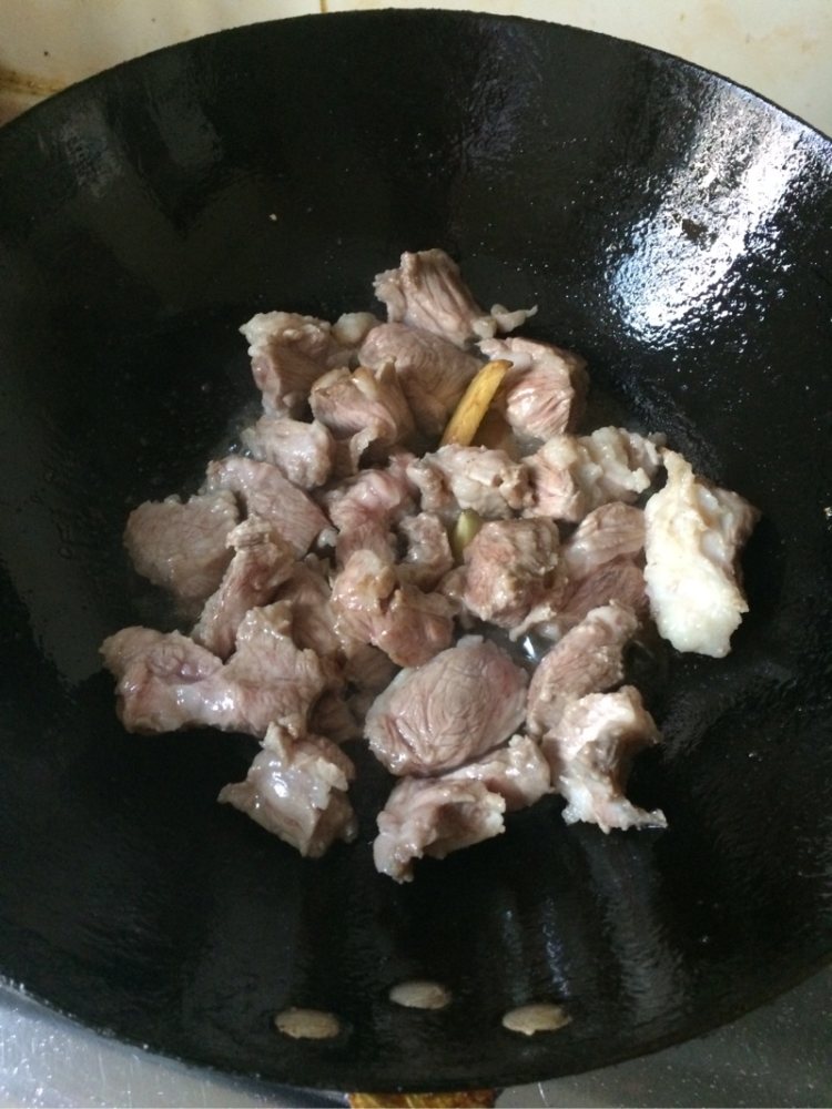 西红柿牛肉炖土豆步骤3
