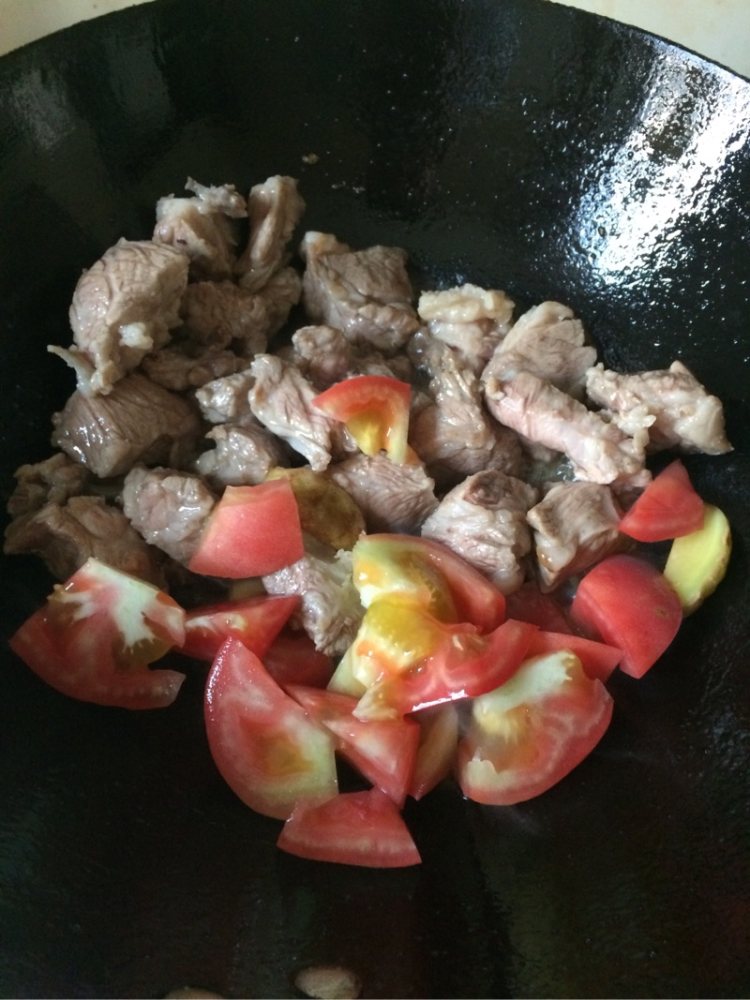 西红柿牛肉炖土豆步骤4