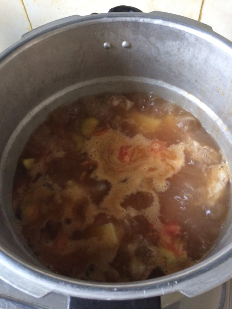 西红柿牛肉炖土豆步骤7