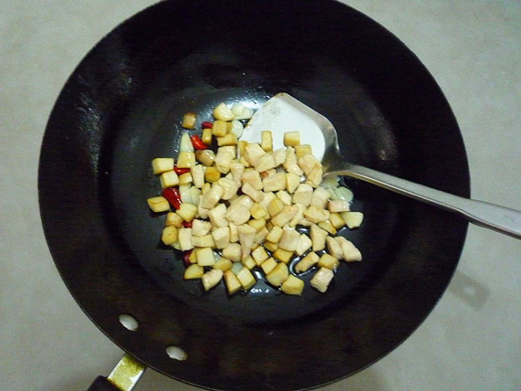 宫爆杏鲍菇鸡丁步骤12