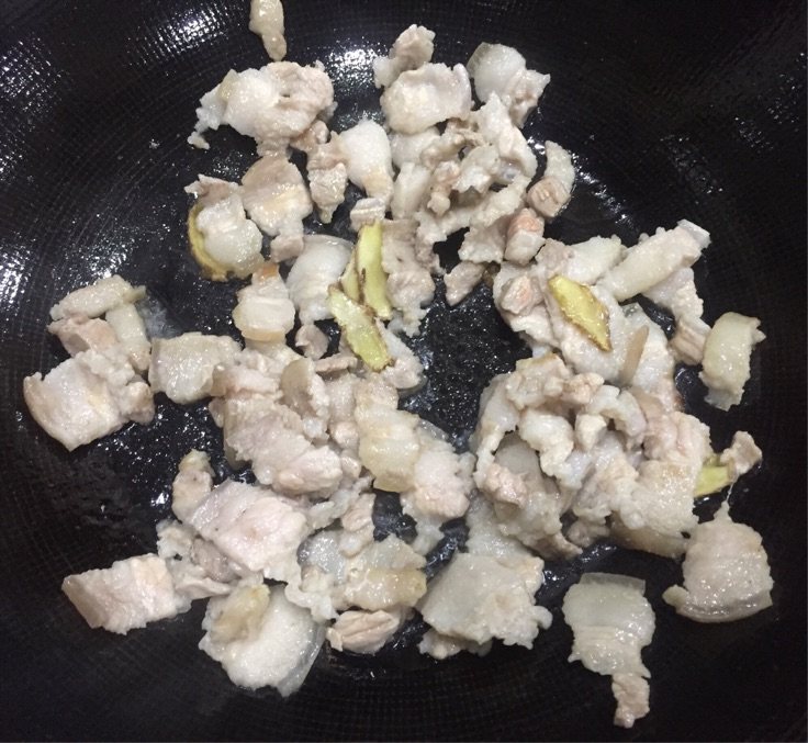 五花肉炒四季豆步骤4