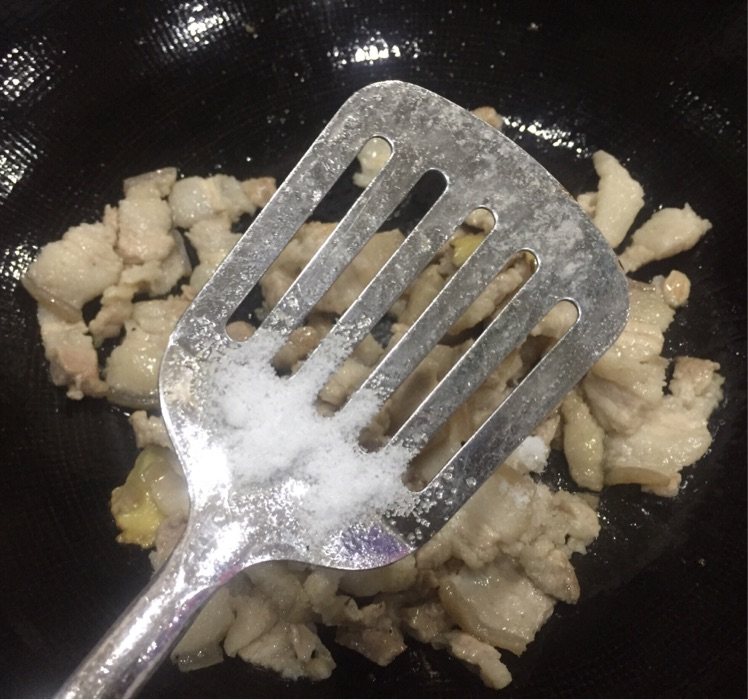 五花肉炒四季豆步骤5