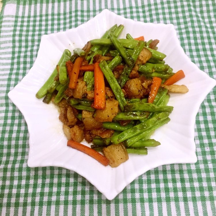 五花肉炒四季豆步骤9