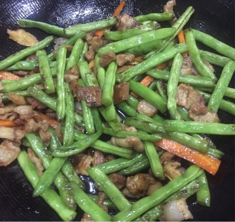 五花肉炒四季豆步骤8