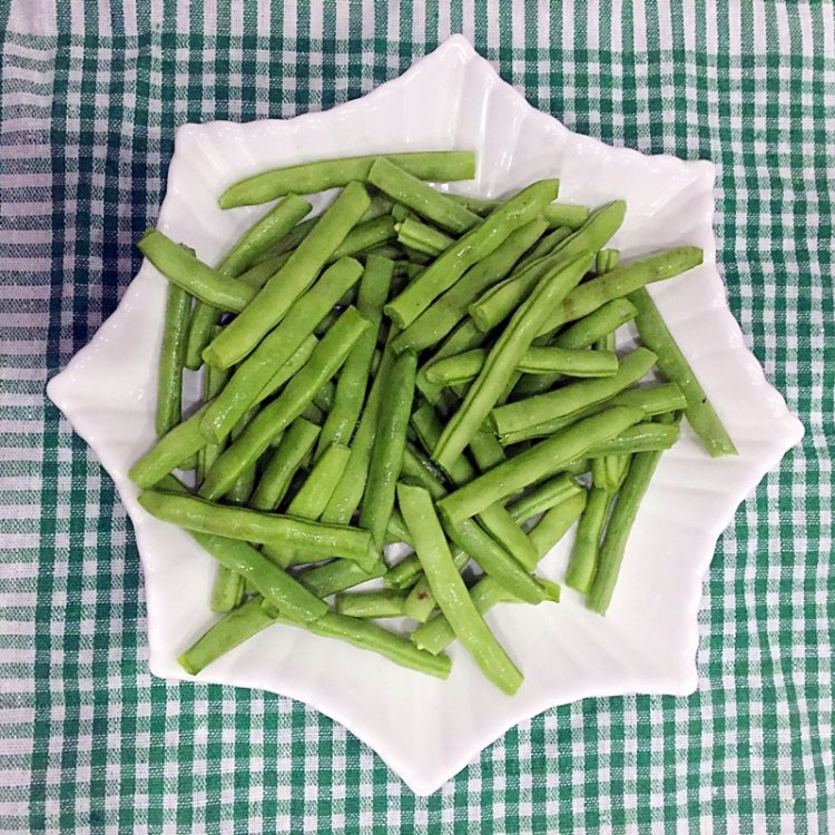 五花肉炒四季豆步骤2
