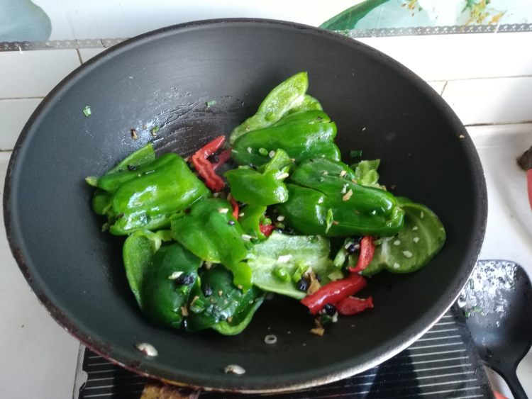 豆豉擂青椒步骤6